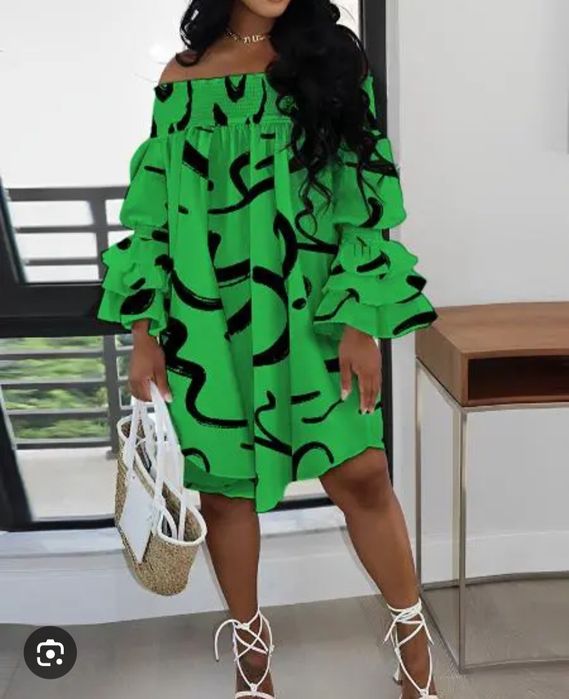 Зеленое платье сукня верх лодочкой.