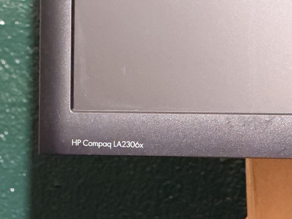 Monitor HP Compaq LA2306x 23” Full HD – DisplayPort / DVI / VGA