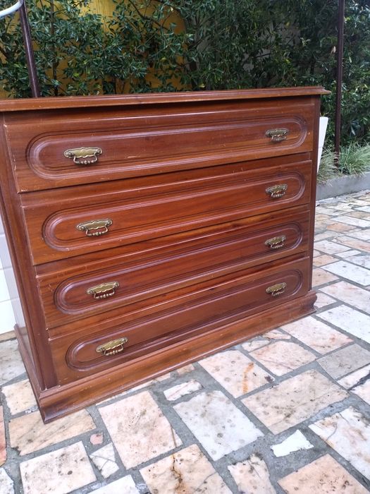 Cómoda de madeira