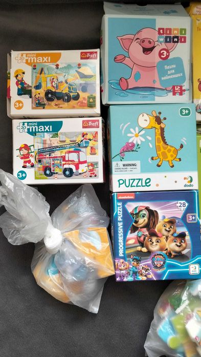 Дитячі пазли лотом.