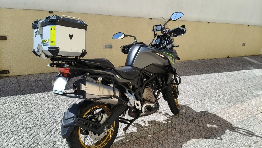QJMOTOR SRT 700X, como nova, garantia até 2029
