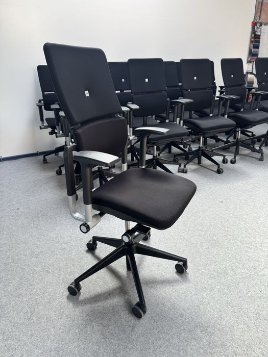 Krzesło biurowe obrotowe Please Steelcase