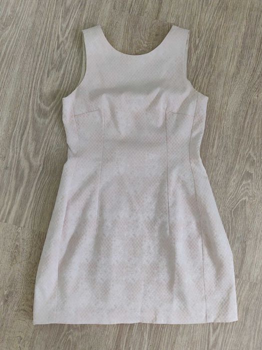 Sukienka z kokardą na plecach pudrowy róż Zofix 38 na wesele