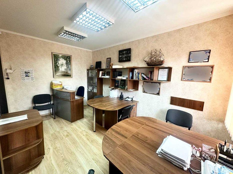 Продаж фасадного приміщення по проспекту Перемоги з АВТОНОМКОЮ