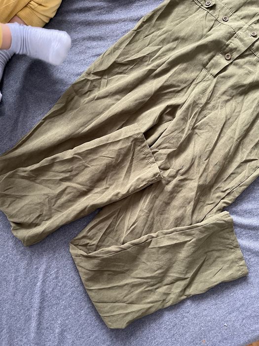 Kombinezon bawełniany kołnierzyk na stójkę khaki