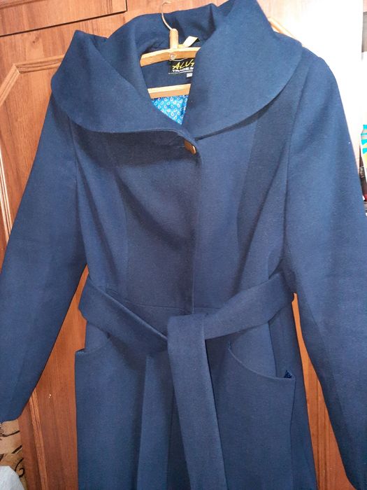 Пальто жіноче з поясом