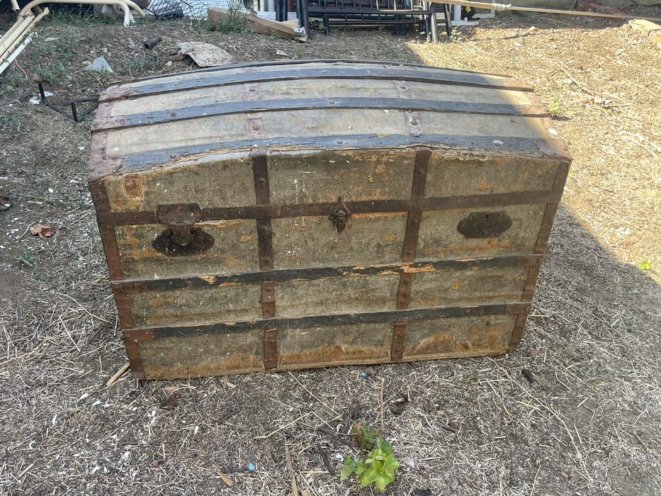 Vende-se arca antiga