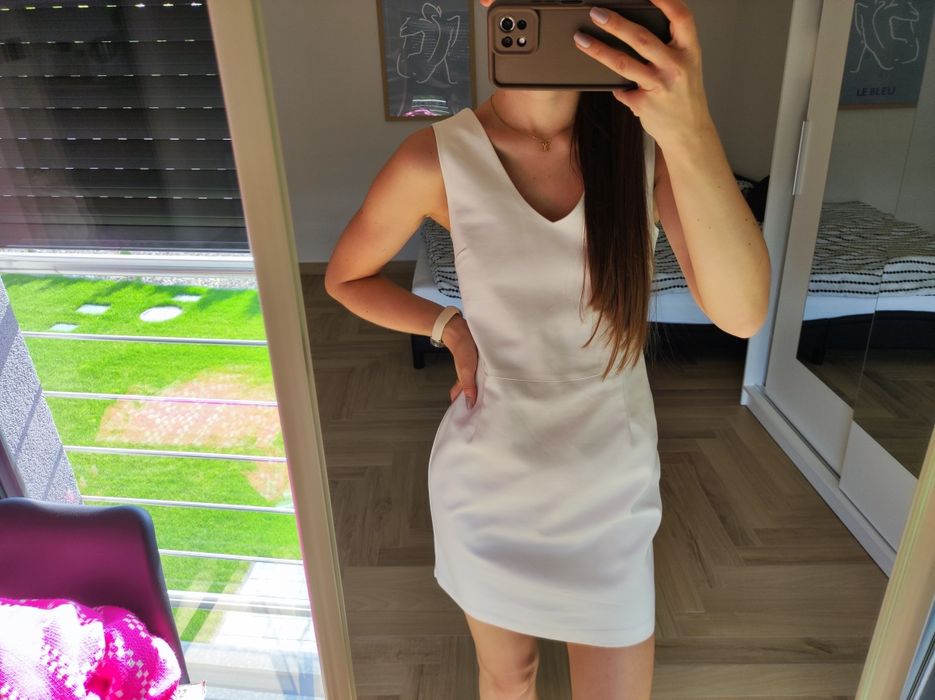 biała sukienka S sinsay