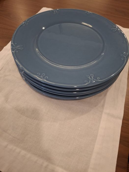 Conjunto de 5 pratos azuis com desenho