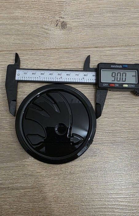 Emlemat przedni skoda czarny 90mm