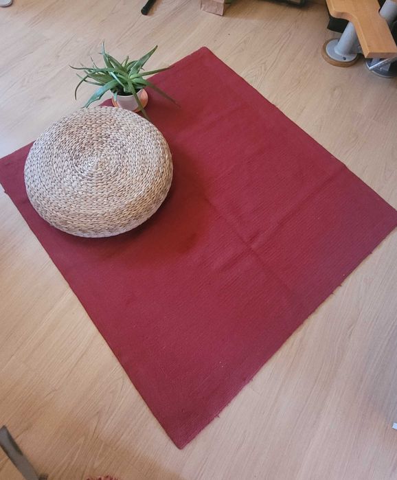 Tapete vermelho escuro /bordeaux em otimo estado