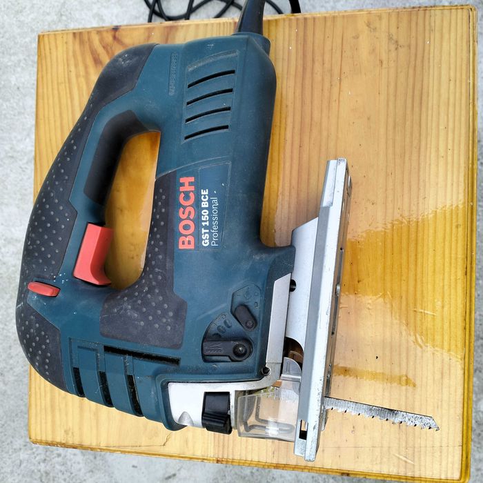 Електро лобзік Бош