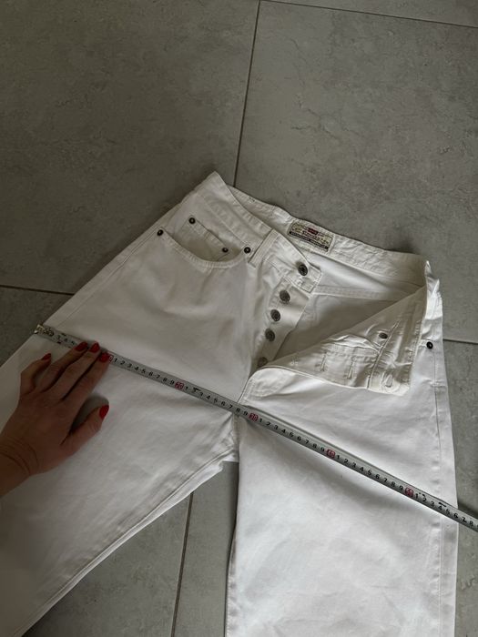 Классические белые джинсы levi's 30/32
