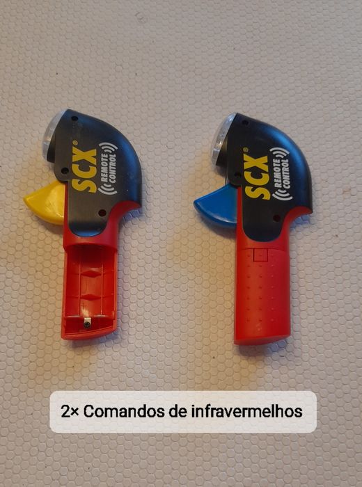Pista de carros Scalaxtric (preço médio/ peça 2,6€- 57 peças