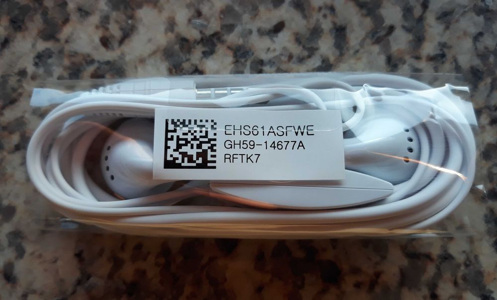 Auriculares LG em excelente estado/Samsung novos