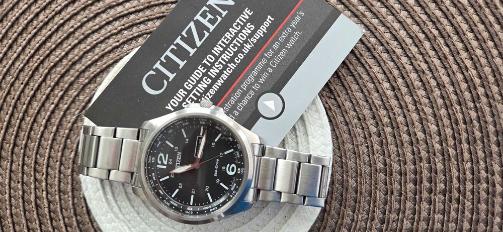 CITIZEN J800-S128226 B/N , Eco Drive, Szafir , WR100, Mocna luma ! .