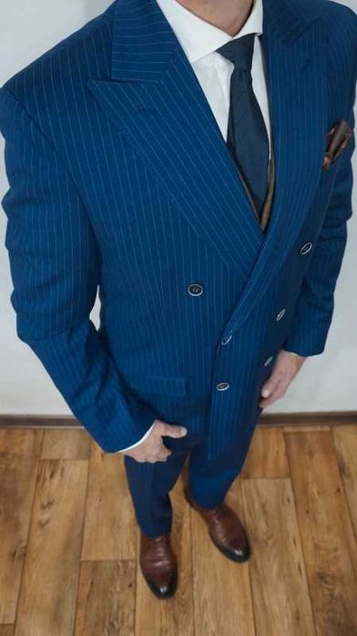 Garnitur Nowy Dwurzędowy Lassar Rozmiar od 176 po 188 Granatowy Prążki