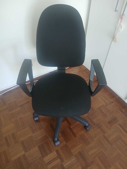Cadeira giratoria com apoio braços