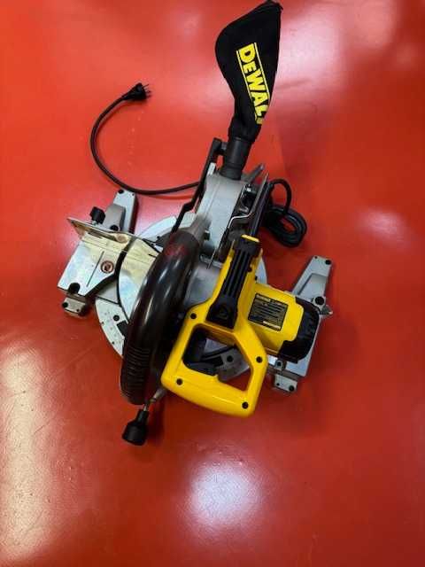 Serra de Esquadria Dewalt DW703-QS