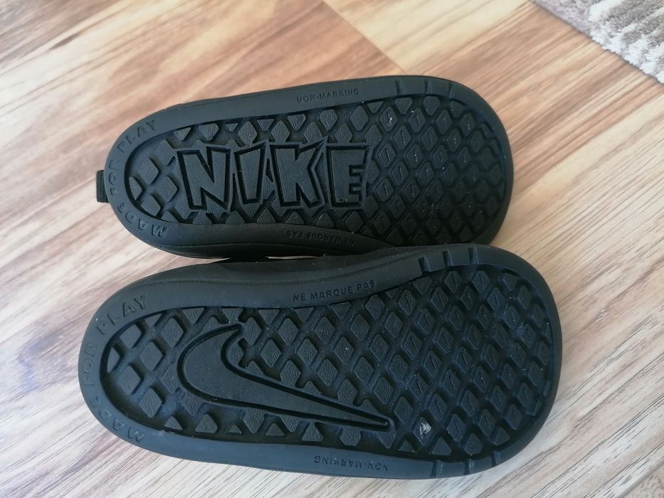 Buciki dziecięce Nike 22 rozm.jak nowe