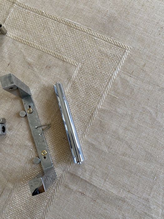 Balde de casa de banho e suportes toalhas e rolo