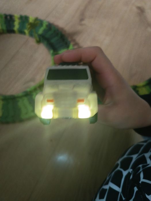 Dinosaur tracks tor z dinozaurami wulkan