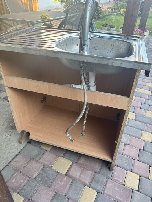 Продаю тумбу с мойкой б/у