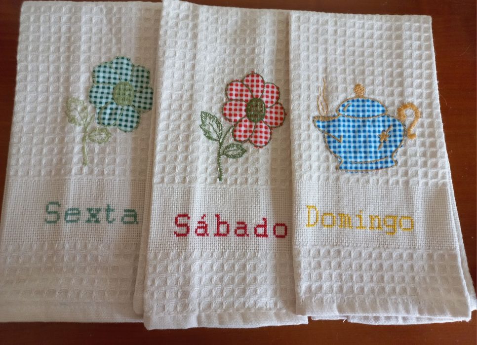 Panos de cozinha bordados