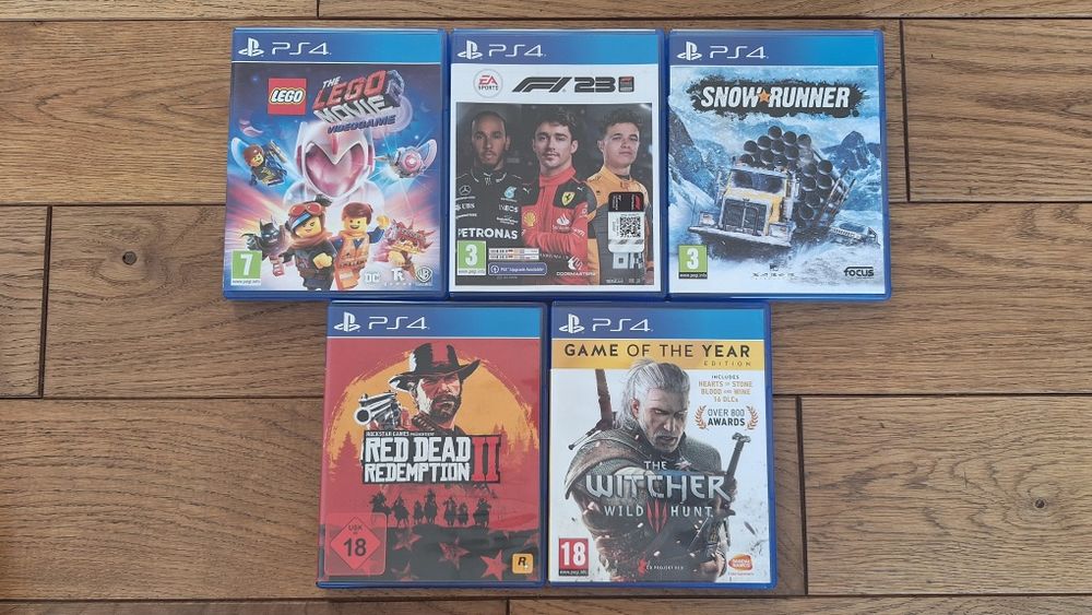 Ps 4 pro + 2 pady + 5 gier