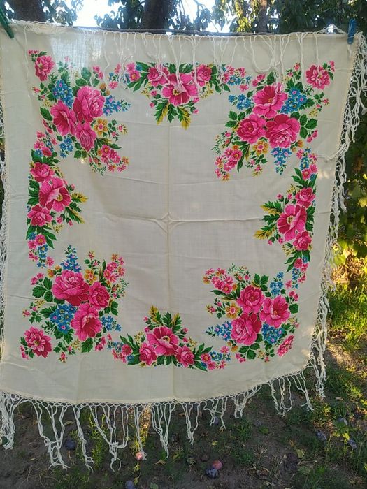 Продам старинные платки все новые 70 годов.