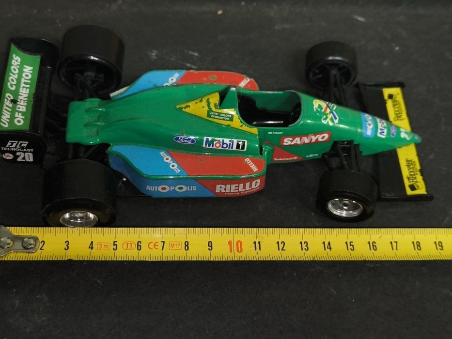 Carro de Corrida SANYO
Miniatura de carro de corrida com detalhes de p