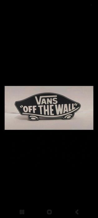 Vans lightbox aprox 24cm

Com kit luzes led que se ligam a usb
Tambem