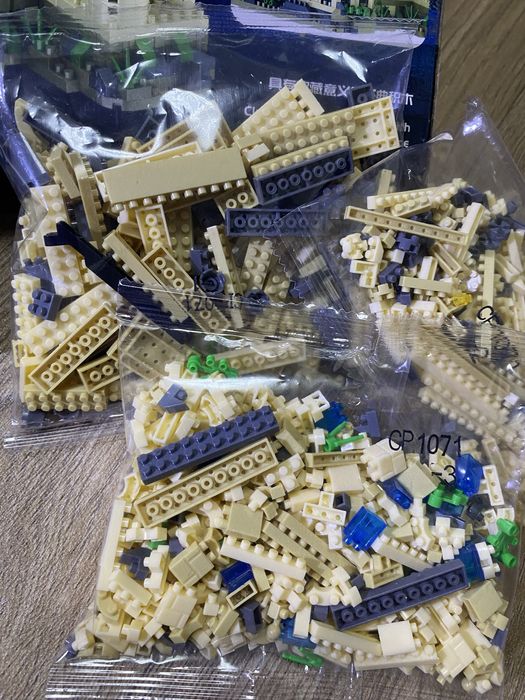 Конструктор «Хогвардс» Замок з фільму Гаррі Поттер / 1000+ деталей