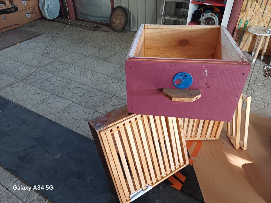 Продам вулики Дадан на 12 рамок у відмінному стані, нові та б/в рамки, нові нуклеуси