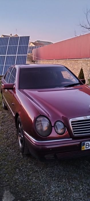 Мерседес Е 210 у хорошому стані