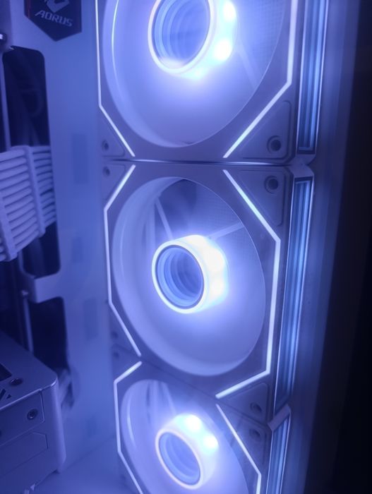 PC Gamer white 3080, 5800x