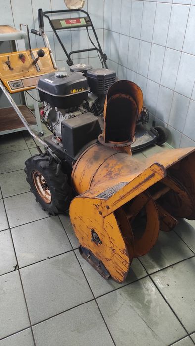 Снегоуборщік. Снегоуборочна.