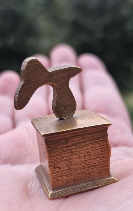 Mosiężna figurka
