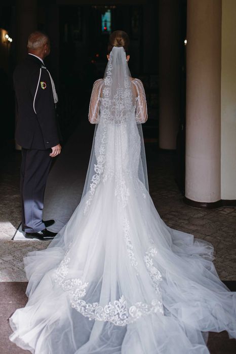 Biała suknia ślubna