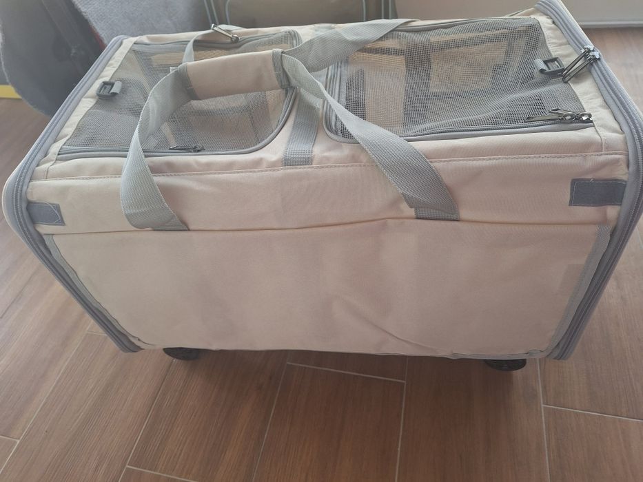 Transportadora com rodas tons pastel  com cinza