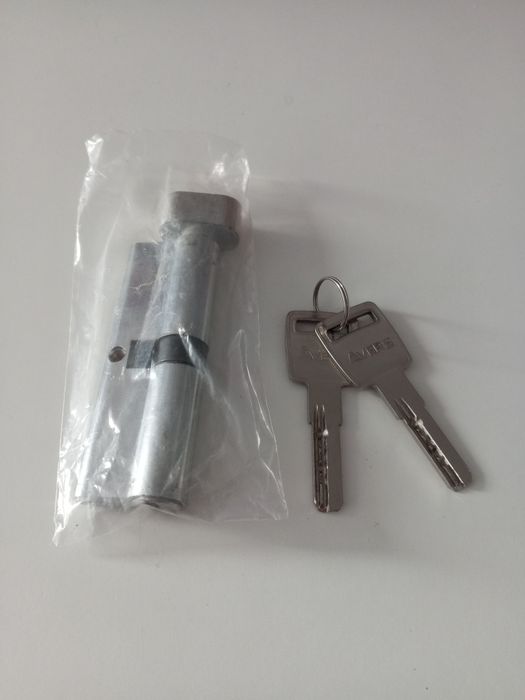 Замки дверные новые