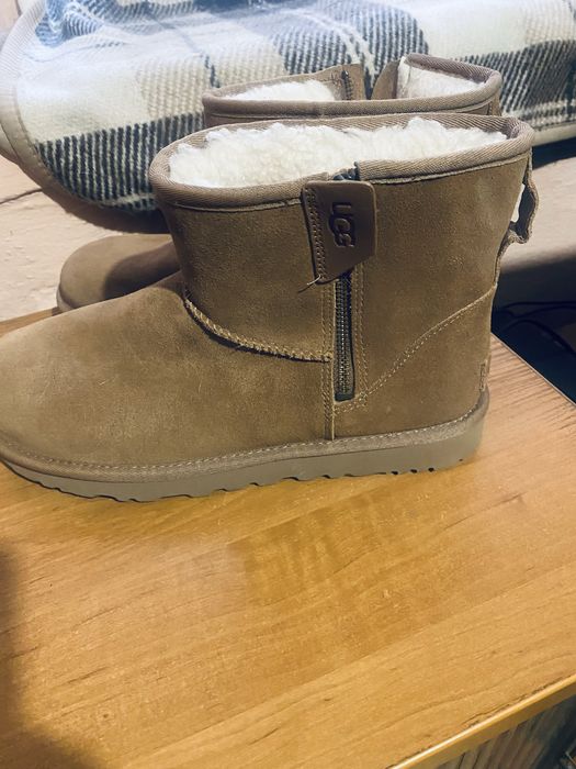 Продам оригинальные угги UGG
