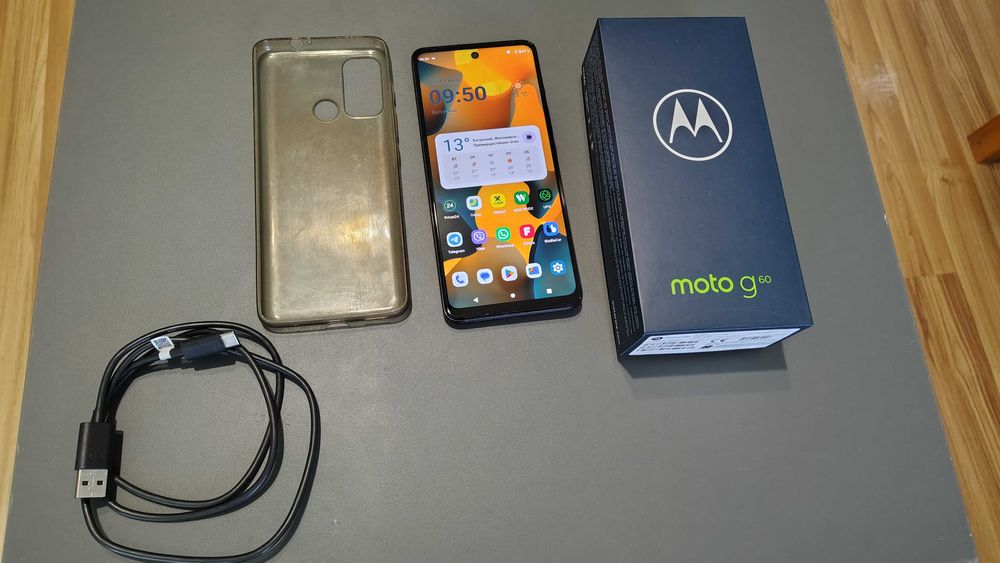 Мобільний телефон Motorola Moto G60 6/128GB Moonless Black (PANB0027PL)