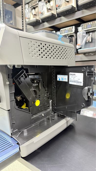 НОВА!!!Кавомашина Philips 5500 серії-ГАРАНТІЯ-1 рік