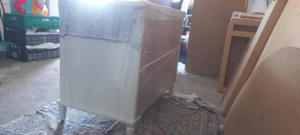 Cómoda Tyssedal branca