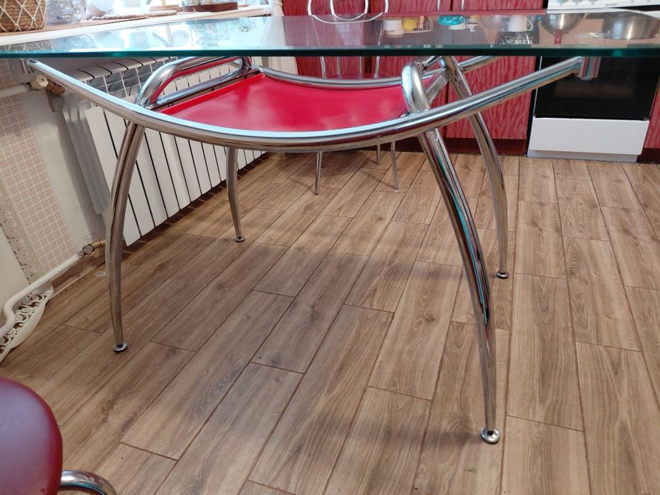 Скляний стіл прямокутний