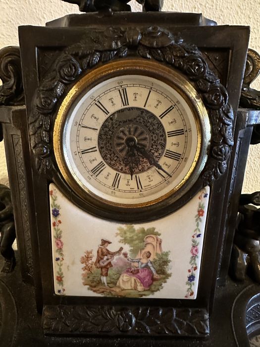 Relogio antigo de metal