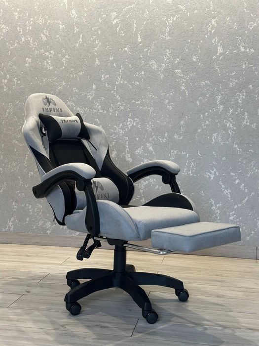 Крісло ігрове компютерне з тканини із подушками та підставкою під ноги