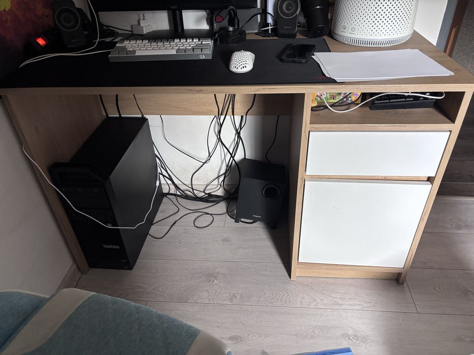biurko JYSK BILLUND o wymiarach 54x120 cm