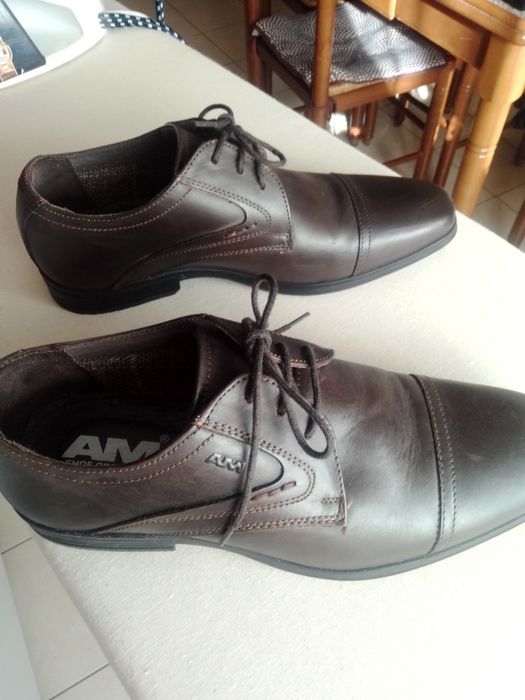 Sapatos de homem novos